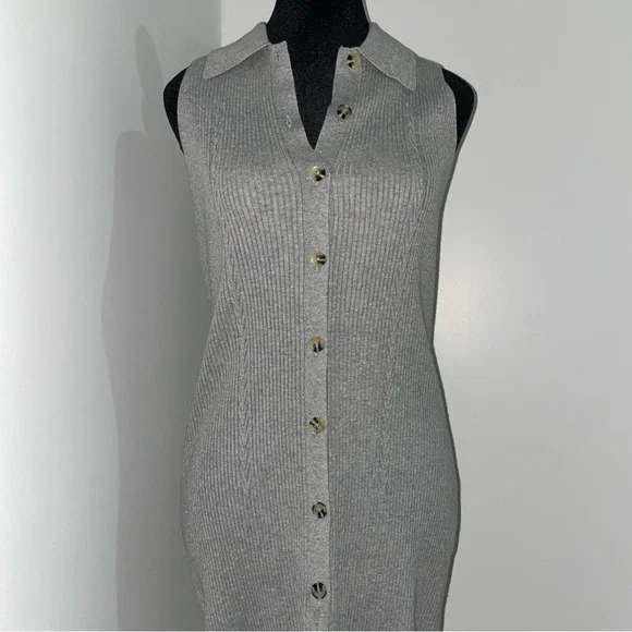 NEW! Favorite Daughter- The Lena Midi Dress Frost Gray Size M Buttoned Ribbed - Picture 3 of 15